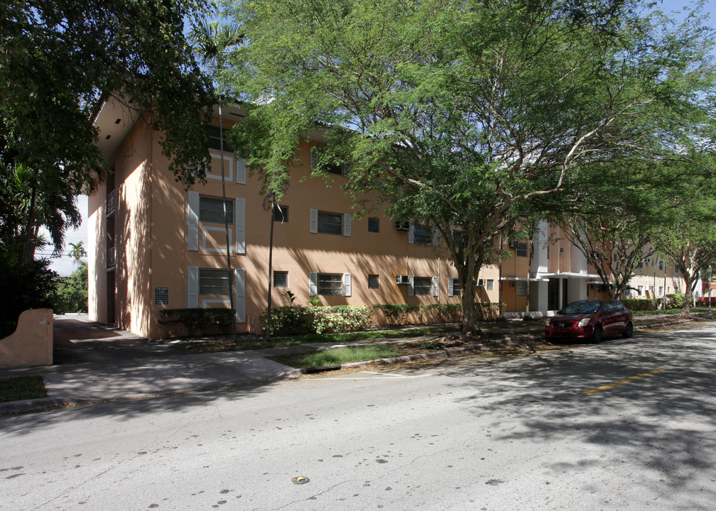 Salzedo in the Gables Condos in Coral Gables, FL - Building Photo