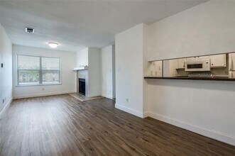 2200 E Trinity Mls Rd in Carrollton, TX - Building Photo - Building Photo