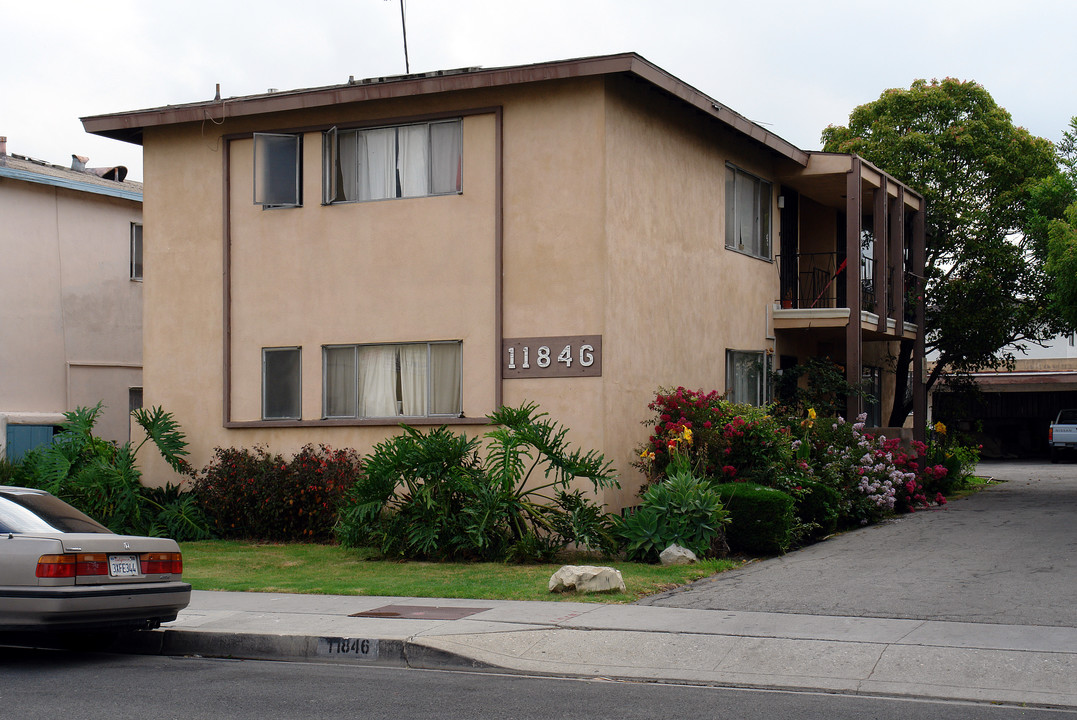 11846 Eucalyptus Ave in Hawthorne, CA - Building Photo