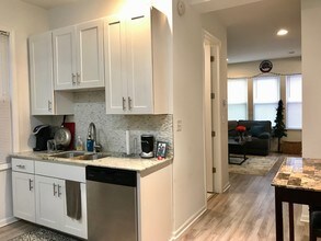 2649 N Wayne Ave-Unit -2649-1FF in Chicago, IL - Building Photo - Building Photo