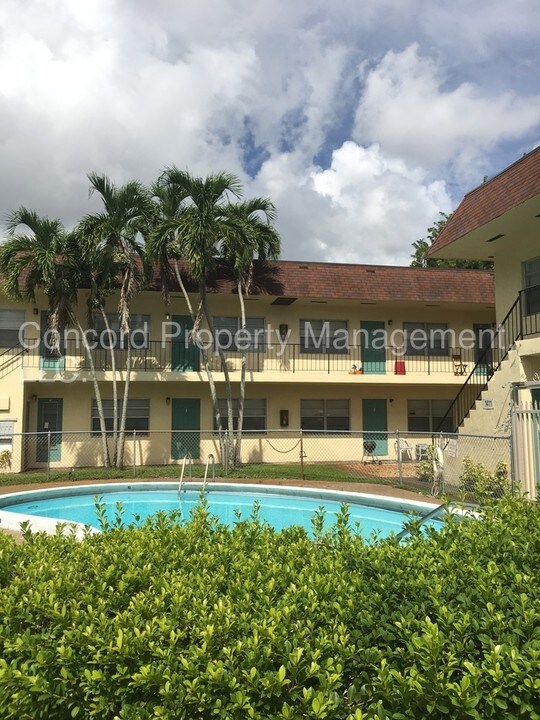 1417 SW 2nd St-Unit -1 in Fort Lauderdale, FL - Building Photo