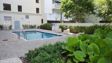 120 SW 8th Ave in Miami, FL - Building Photo - Building Photo
