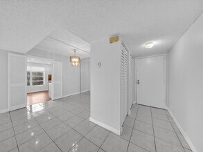 4156 Inverrary Dr in Lauderhill, FL - Building Photo - Building Photo