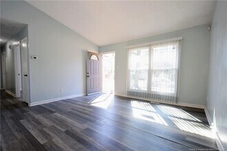 693 Stoneykirk Dr in Fayetteville, NC - Building Photo - Building Photo