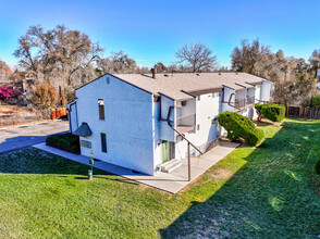 Elk Mountain Apartments in Lakewood, CO - Foto de edificio - Primary Photo