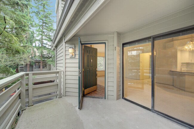 1270 Bellevue Way NE-Unit -8 in Bellevue, WA - Building Photo - Building Photo