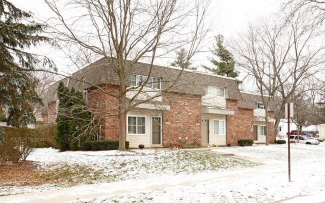 The Crossings of Ann Arbor Condominiums in Ann Arbor, MI - Foto de edificio - Building Photo