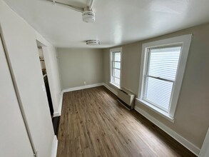 72 Maple St in St Johnsbury, VT - Building Photo - Building Photo