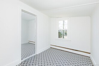 160 Austin St in Lindenhurst, NY - Building Photo - Building Photo