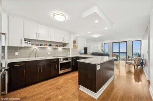 1660 N La Salle Dr in Chicago, IL - Building Photo