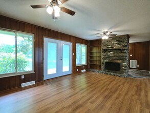 8621 Dovefield Dr in Knoxville, TN - Building Photo - Building Photo