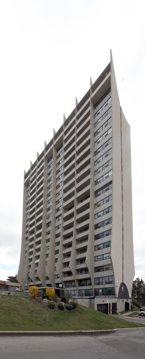 190 – 200 Exbury Apartments in Toronto, ON - Building Photo