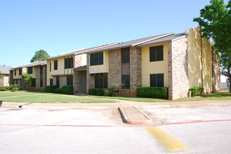 Villa Bella in Euless, TX - Foto de edificio - Building Photo