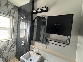 736 N Homan Ave, Unit 2nd floor in Chicago, IL - Building Photo - Building Photo