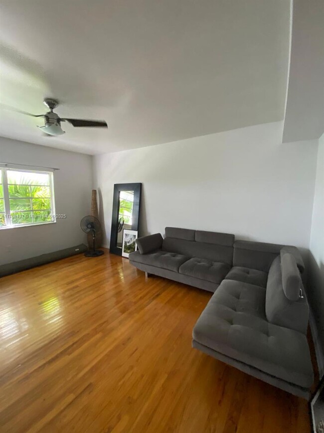 1525 Pennsylvania Ave in Miami Beach, FL - Building Photo - Building Photo