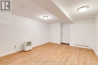 371 Jones Ave in Toronto, ON - Building Photo - Building Photo