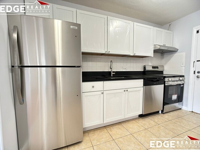 35 Glencoe St, Unit 20 in Boston, MA - Foto de edificio - Building Photo