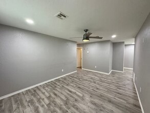 6130 SW Oakcliff Ave in Lawton, OK - Building Photo - Building Photo