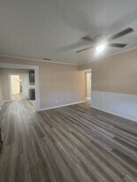 1001 N Bracewell Dr in Plant City, FL - Building Photo