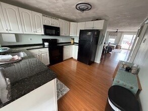 84 Railroad Ave in Salisbury, MA - Building Photo - Building Photo