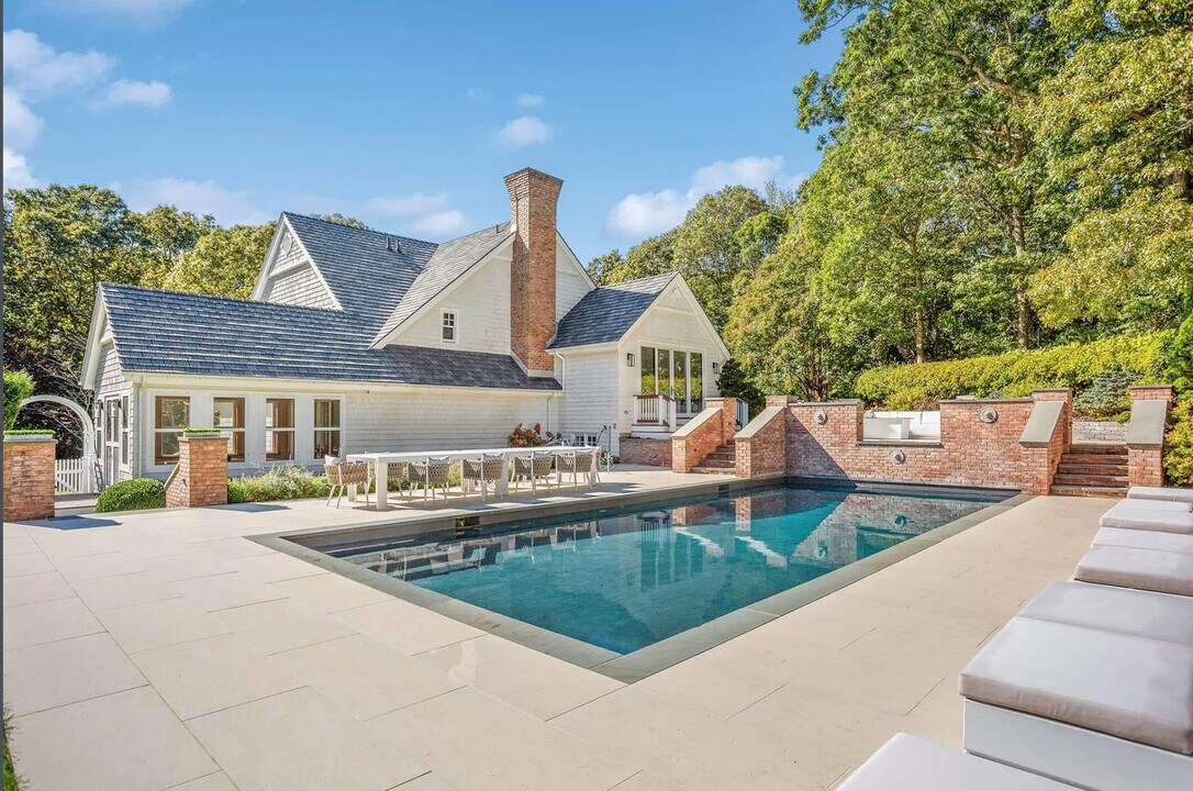 22 Bridge Hill Ln-Unit -ID1019415P in Bridgehampton, NY - Building Photo