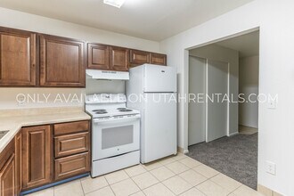 4896 S Highland Cir in Holladay, UT - Building Photo - Building Photo