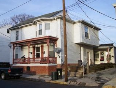 142 N Spring St in Middletown, PA - Building Photo