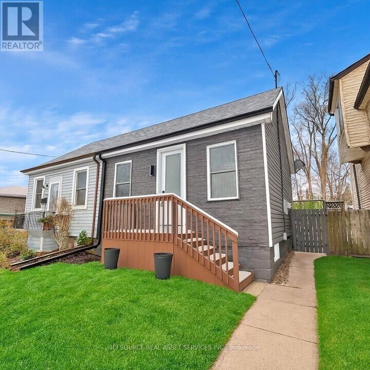 20 Hill St in Hamilton, ON - Building Photo