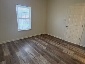 203 Lake Forest Dr in La Vergne, TN - Building Photo - Building Photo