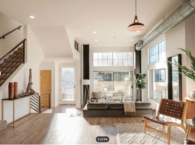 5400 Playa Vista Dr in Los Angeles, CA - Foto de edificio - Building Photo