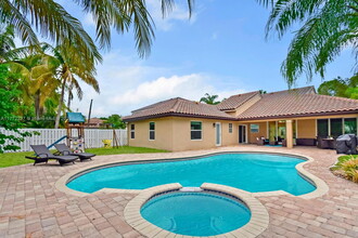 767 Verona Lake Dr in Weston, FL - Building Photo - Building Photo