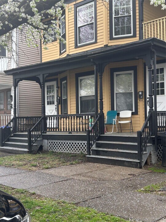 12 Franklin St in Poughkeepsie, NY - Building Photo