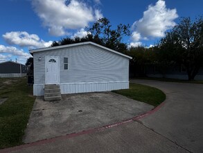122 Fox Meadow Dr in Alvin, TX - Building Photo - Building Photo