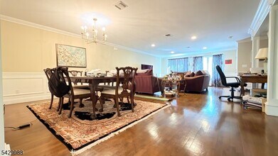 29 Skymark Ct in Upper Saddle River, NJ - Building Photo - Building Photo