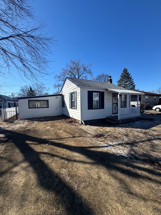 727 Wood Ave in Machesney Park, IL - Building Photo