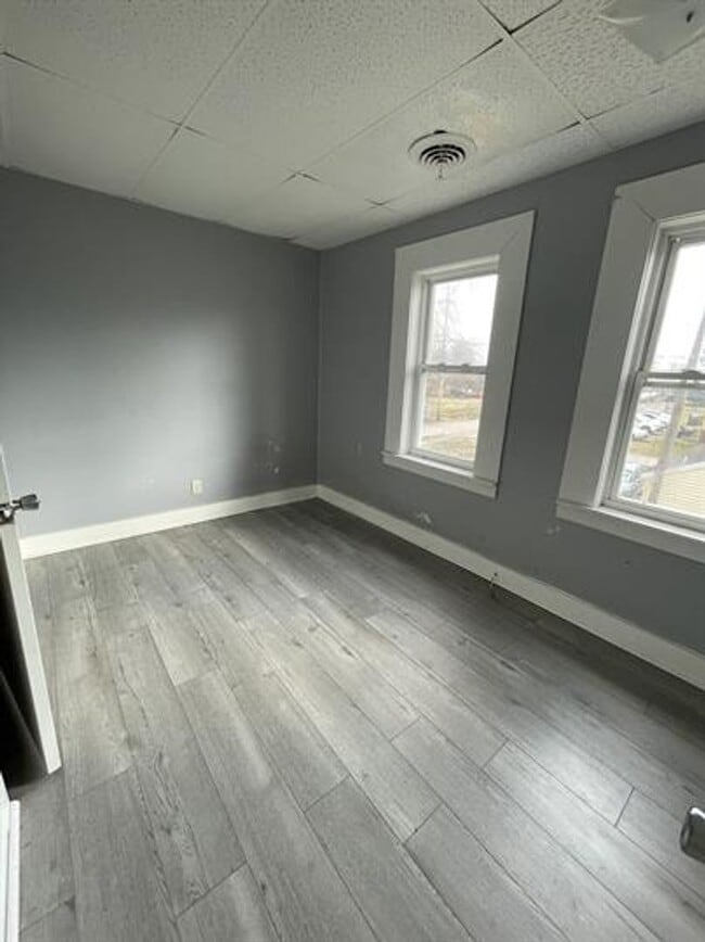 property at 423 W Marion St