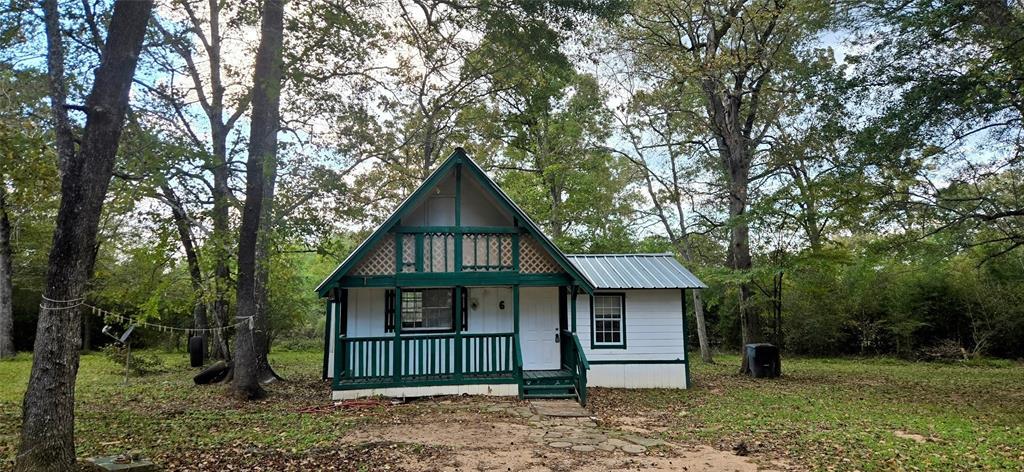 900 Mohawk Dr in Montgomery, TX - Building Photo
