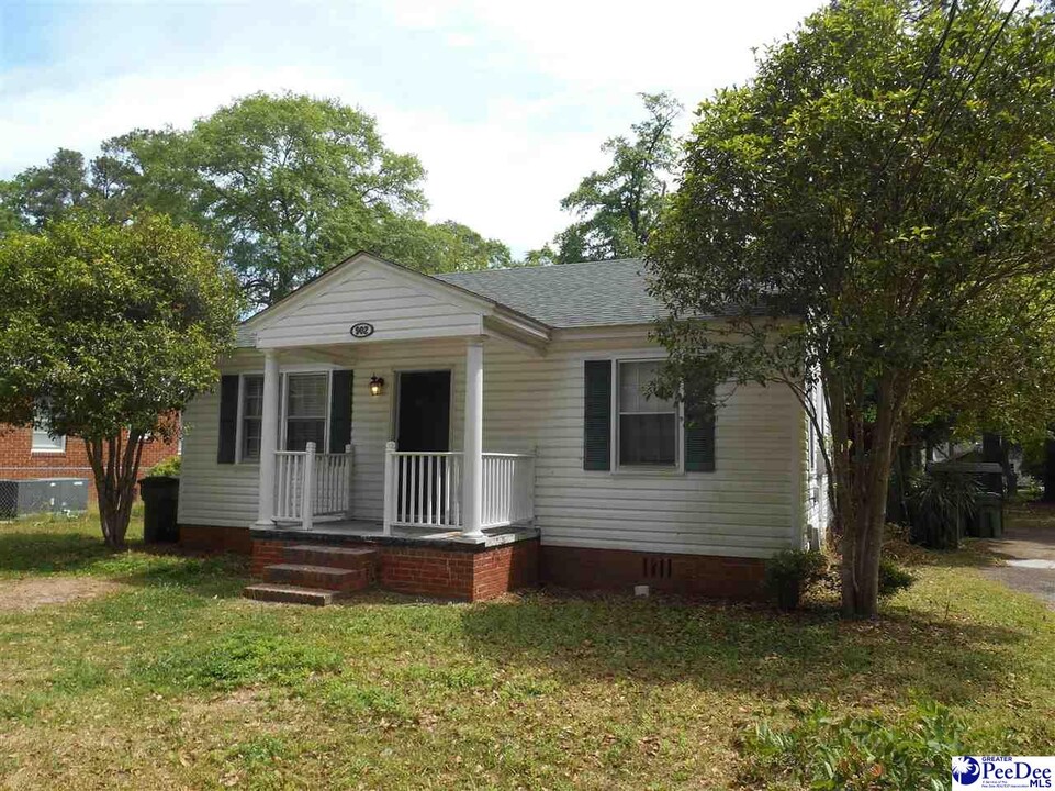 902 Cheraw Dr in Florence, SC - Building Photo