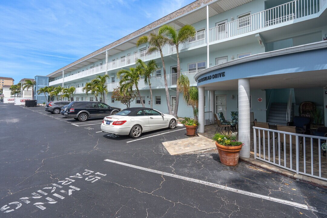 5 Gateshead Dr, Unit 308 in Dunedin, FL - Foto de edificio