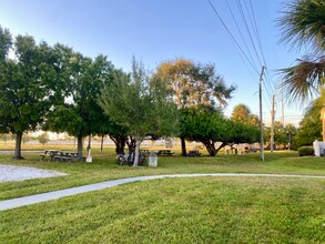 1400 Gandy Blvd N in St. Petersburg, FL - Foto de edificio - Building Photo