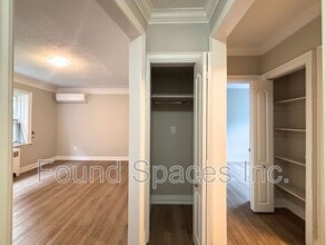 1024 King St E in Hamilton, ON - Building Photo - Building Photo
