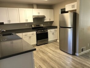 1036 Zamora Dr in Pacifica, CA - Building Photo - Building Photo