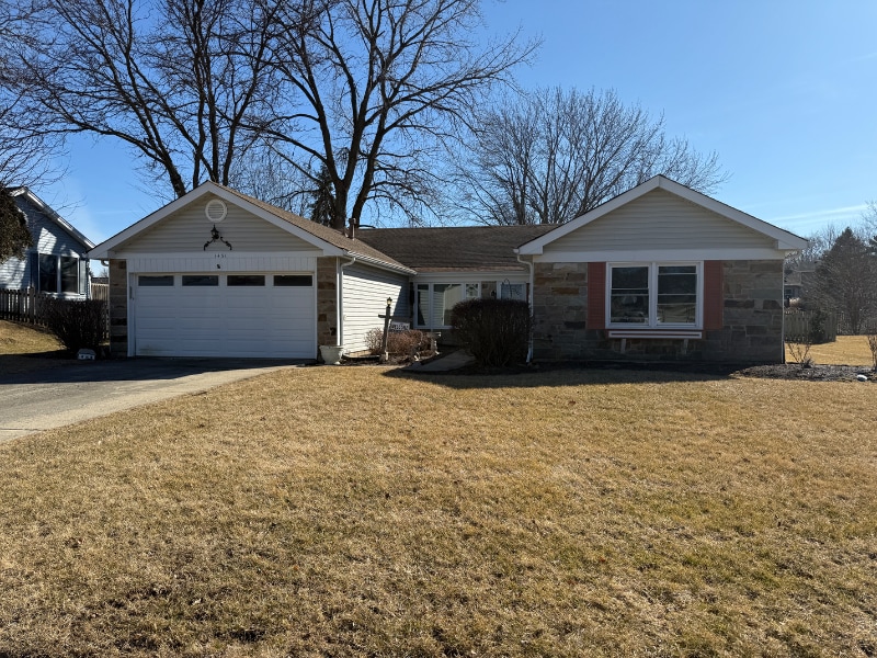 1431 Brookwood Cir in Algonquin, IL - Foto de edificio