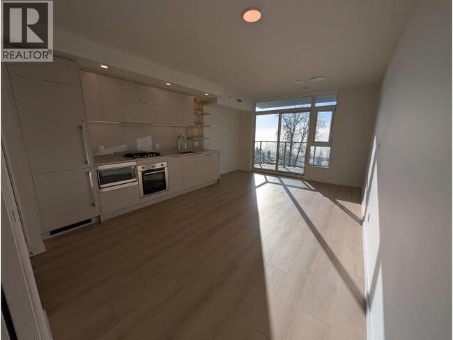 311 Alderson Ave in Coquitlam, BC - Building Photo - Building Photo