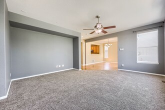 10451 Olathe Way in Commerce City, CO - Building Photo - Building Photo