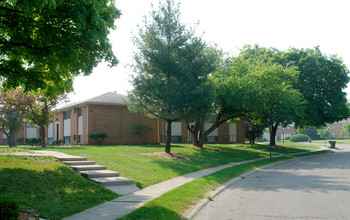 Broad Meadows Manor in Columbus, OH - Foto de edificio - Building Photo