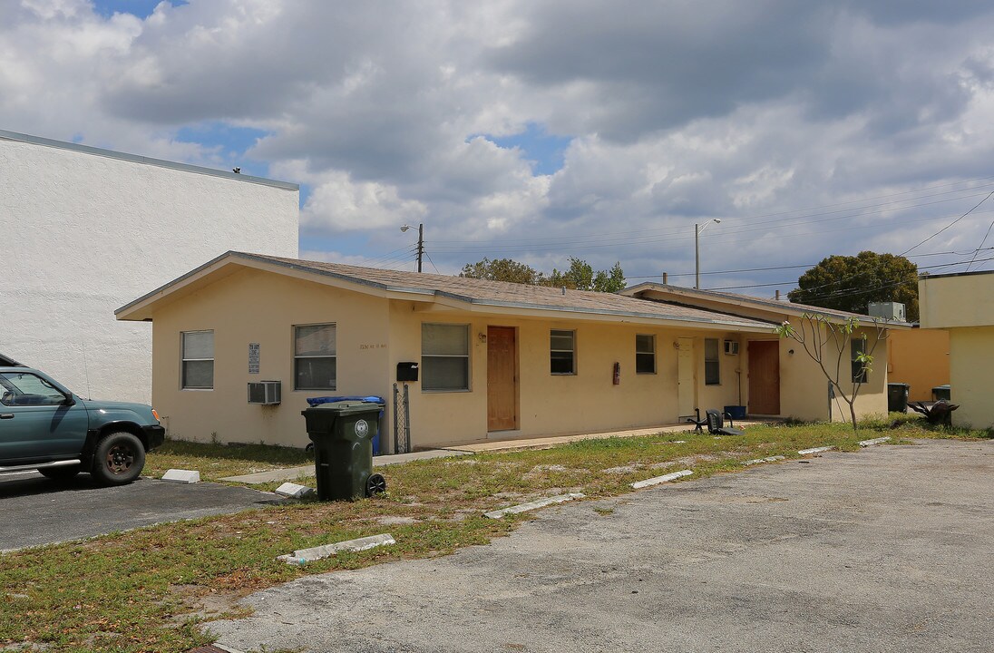 3256 NE 11th Ave in Fort Lauderdale, FL - Foto de edificio
