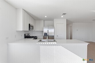 310 Trinity River Holw in San Marcos, TX - Building Photo - Building Photo