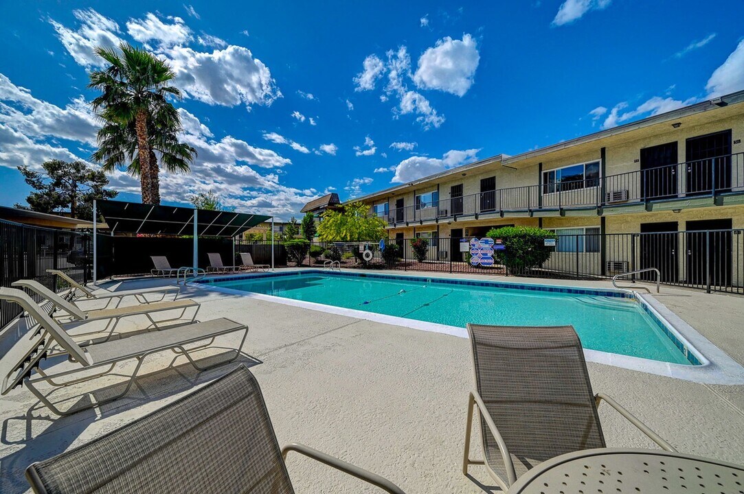 Desert Pines Villas in Las Vegas, NV - Building Photo
