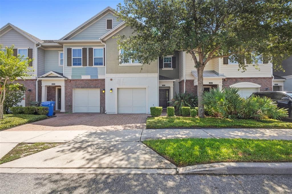 1043 Taramundi Dr in Oviedo, FL - Building Photo